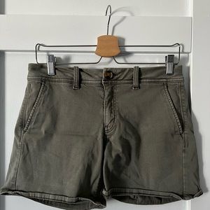American Eagle Size 6 Midi Shorts Olive Green